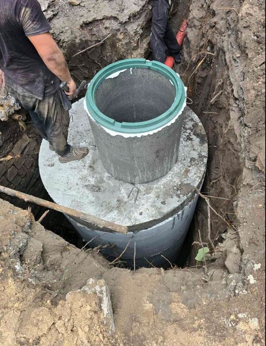 Каналізація в будинку. Копка септика, вигрібної ями с бетонних кілець.
