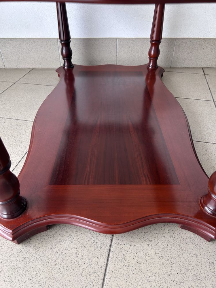 Mesa de centro com tampo em vidro