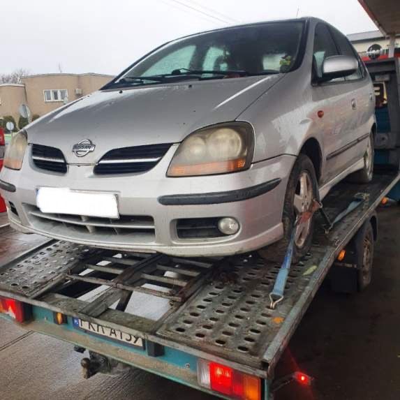 Nissan Almera Tino 1.8 benzyna 16V kolor srebrny na części