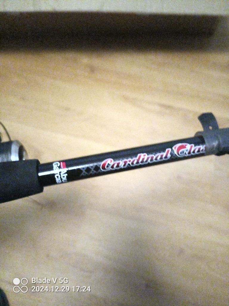 Sprzedam 4 wędki wraz z osprzętem