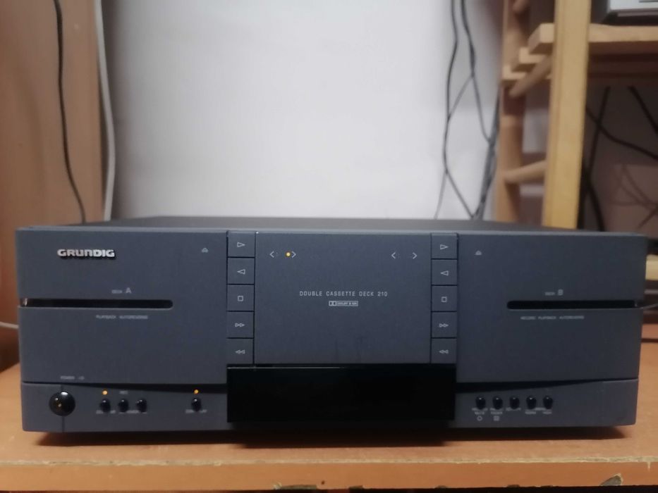 Magnetofon dwukasetowy Grundig CCF 210