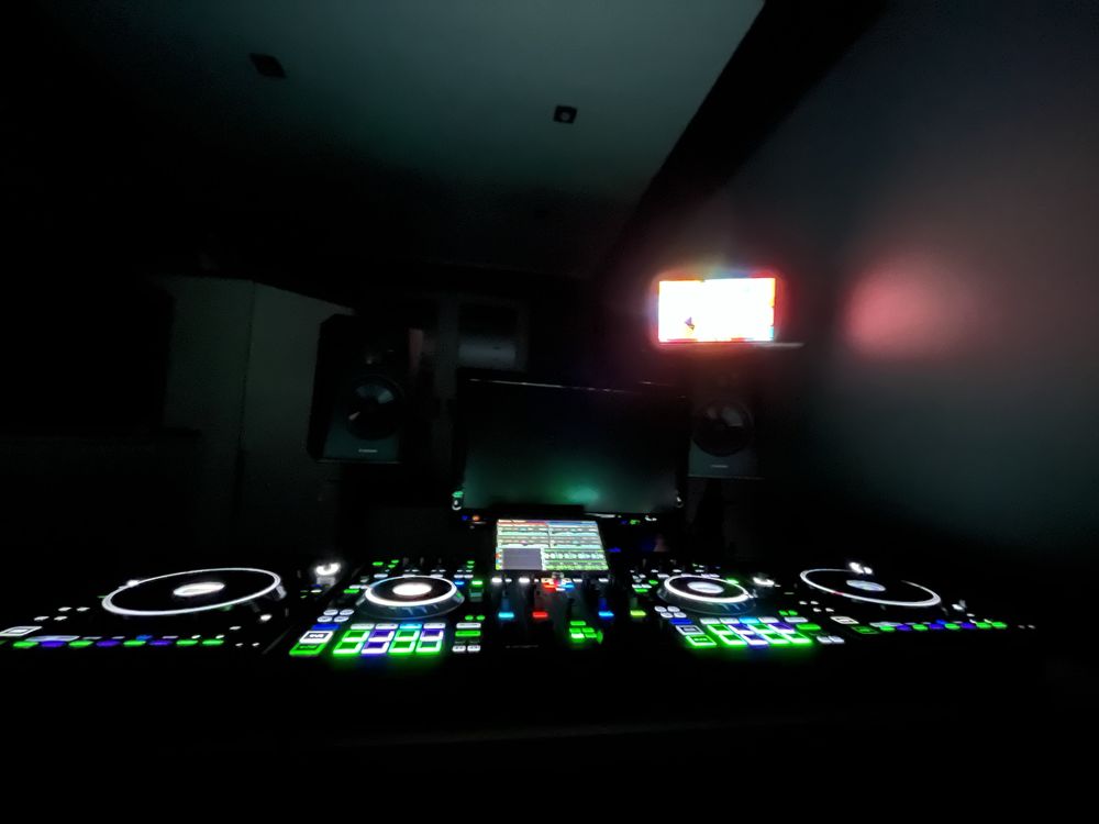 Konsola DJ Denon prime 4, 2x LC6000