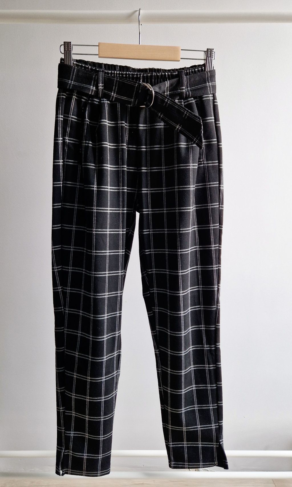 Bawełniane spodnie 7/8 z paskiem Reserved, roz. XS/34