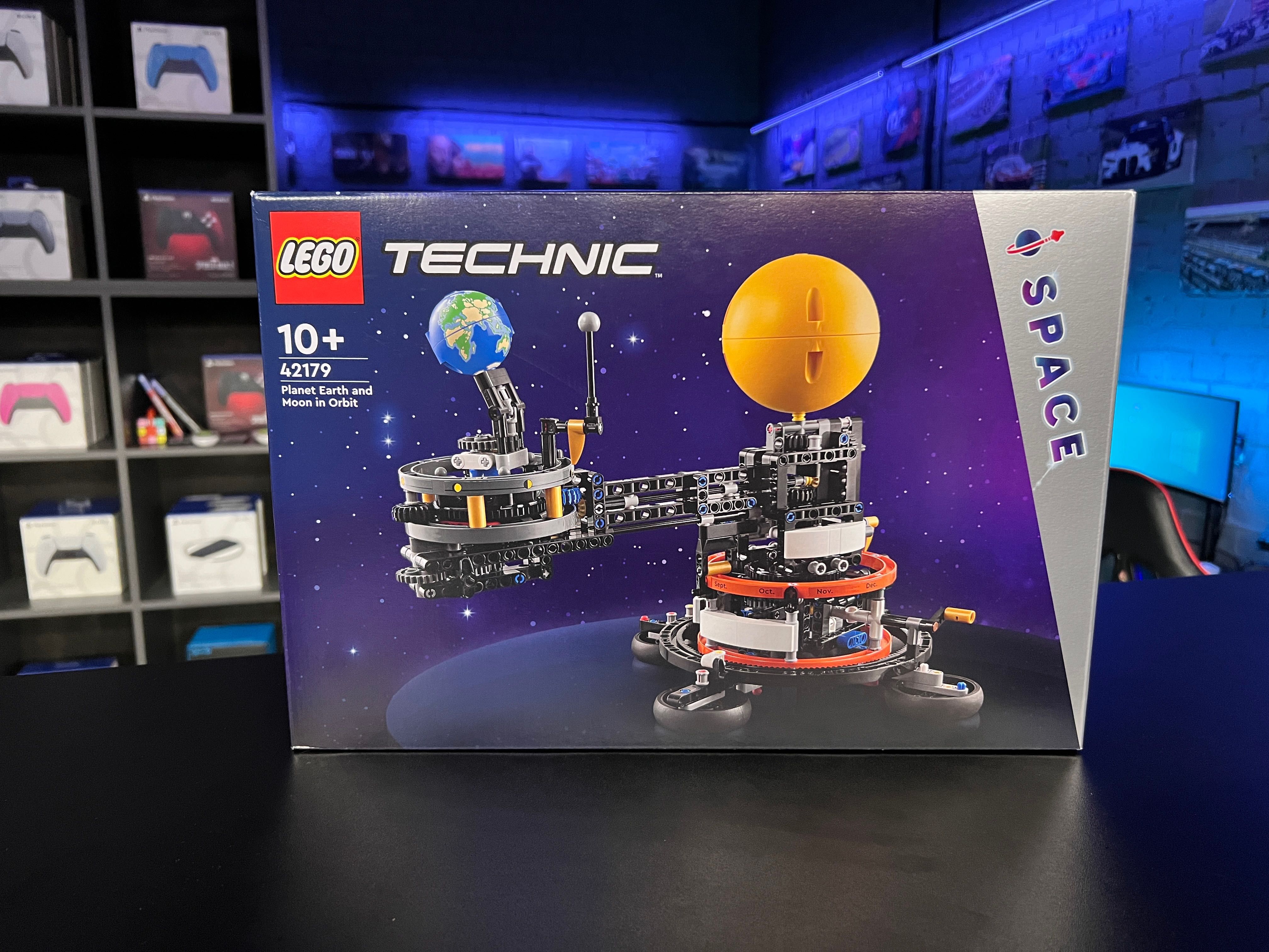 LEGO 42179 Technic Planet Лего Планета Земля і Місяць на орбіті Лего