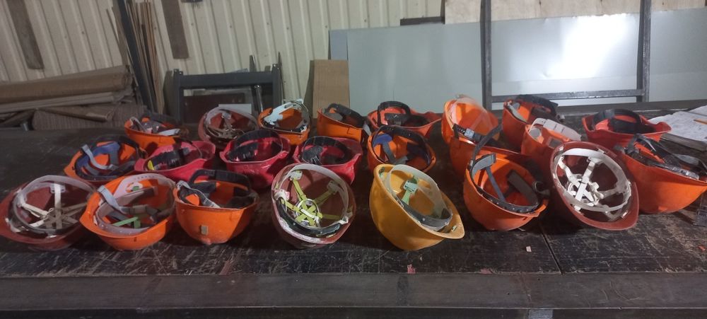 Каски будівельні, б/ в , робочий стан