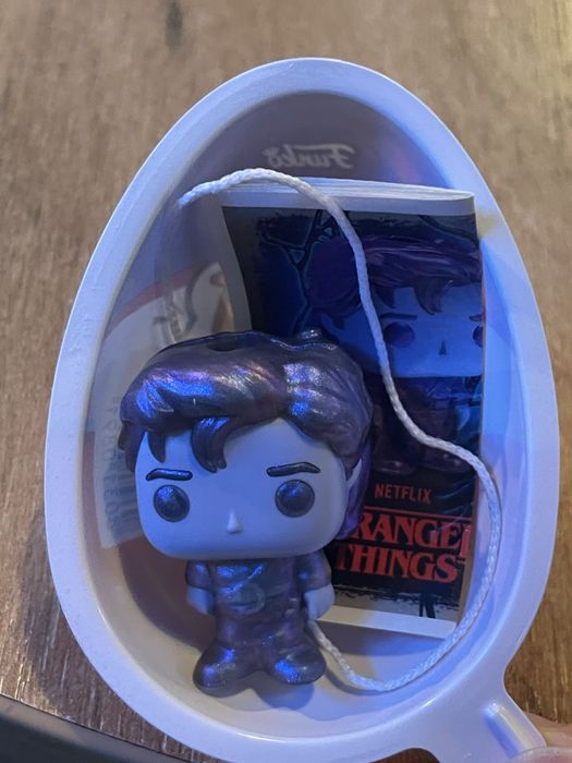 обмін стів з kinder joy колекції stranger things