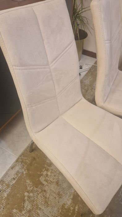 Mesa de jantar em vidro com cadeiras