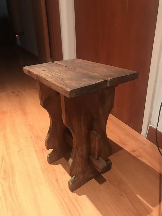 Banco em mogno outro pinho pintado branco