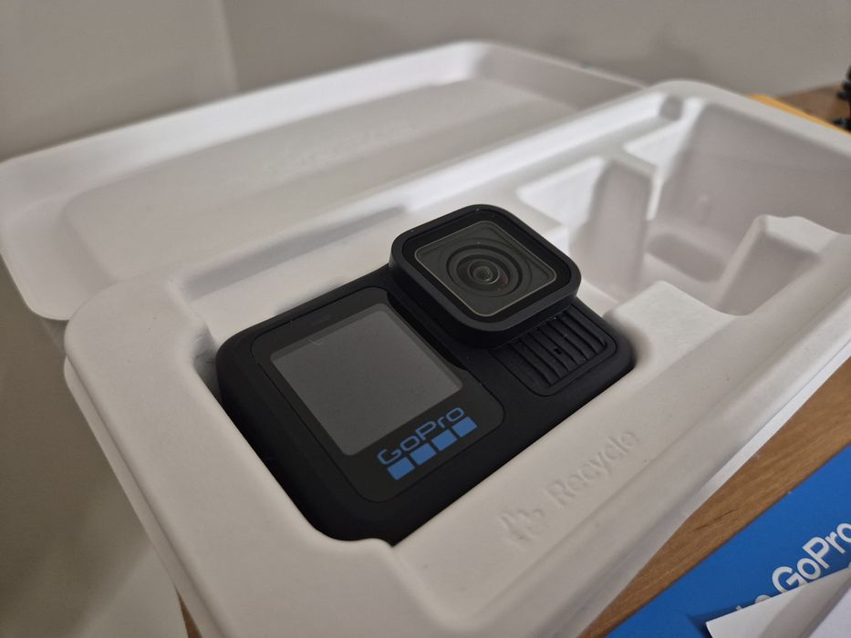 GoPro Hero 13 + duży zestaw akcesoriów – stan bdb