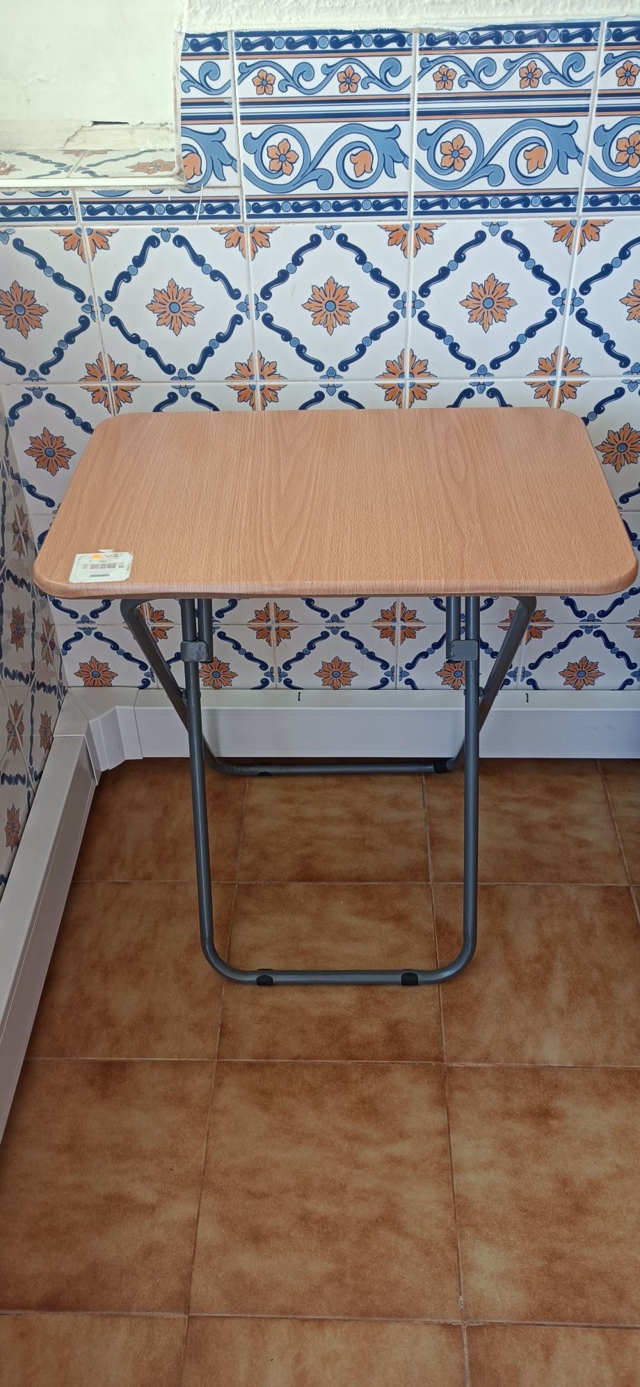 Mesa secretária / apoio + cadeira