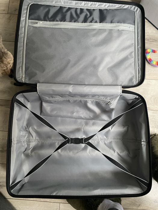 Чемодан валіза на колесах