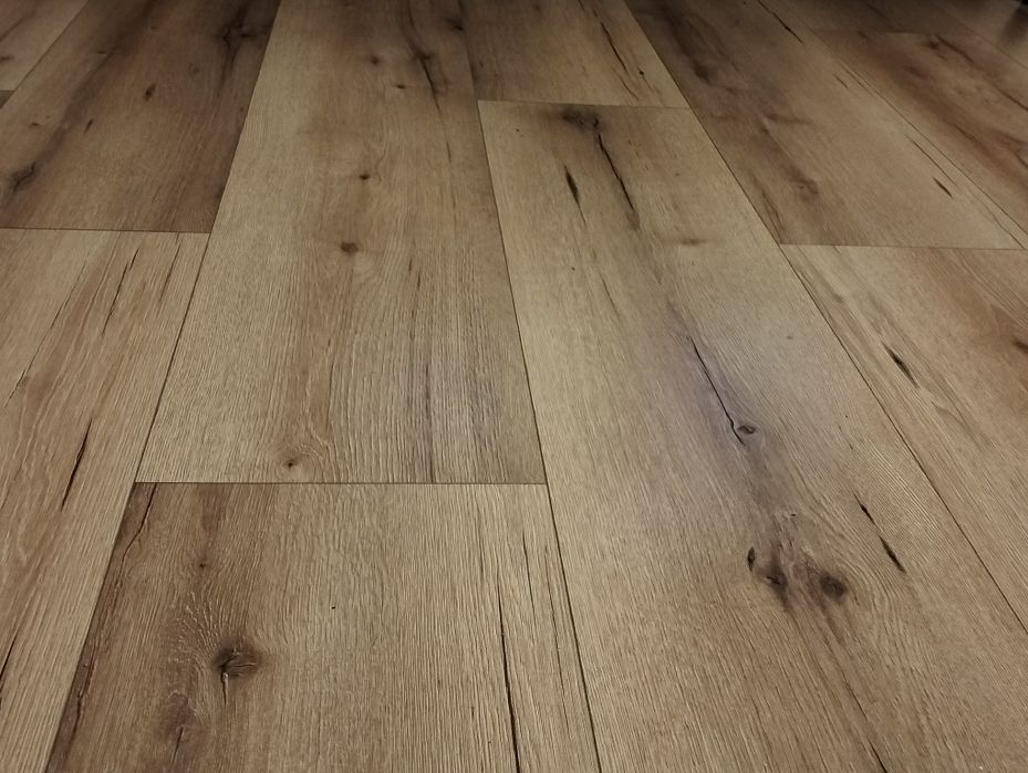 Układanie paneli, montaż mebli