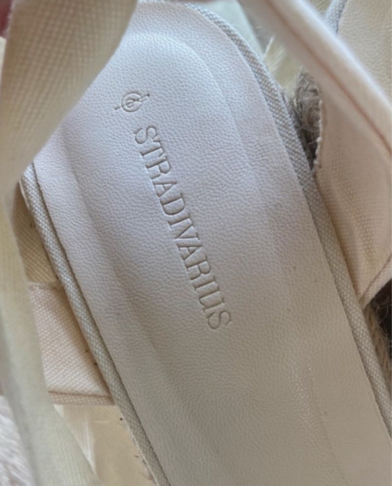 Buty na koturnie