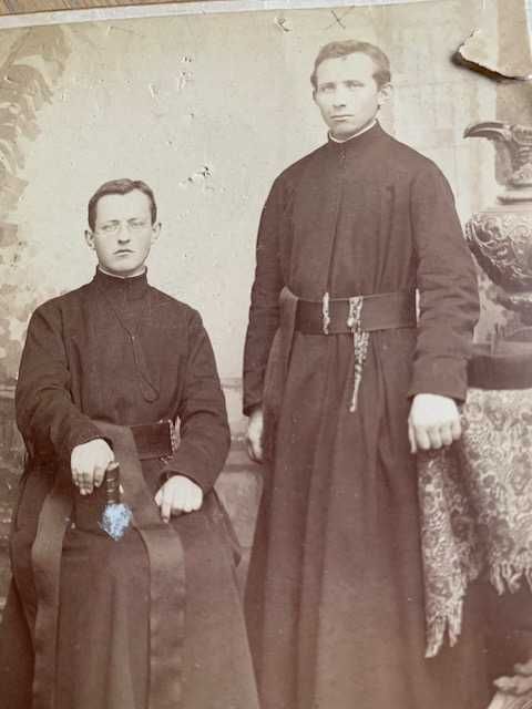 Cztery fotografie gabinetowe z postaciami Jezuitów