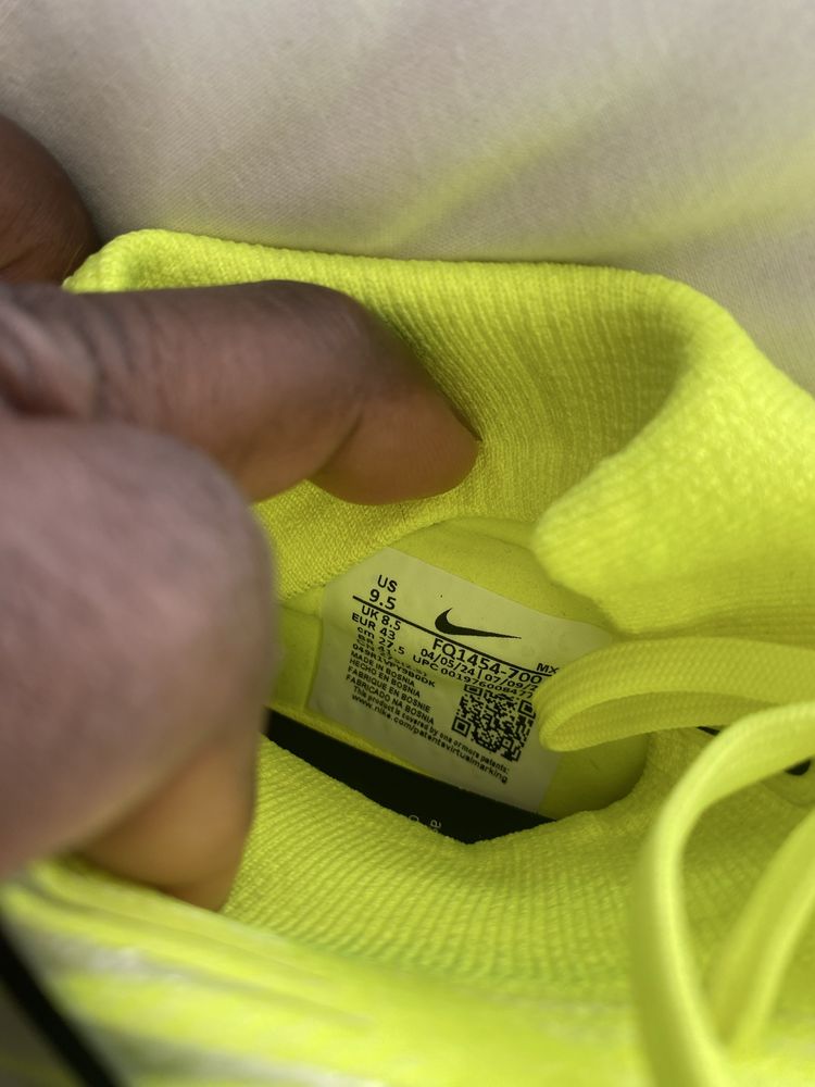 Chuteira Nike, Tamanho 43