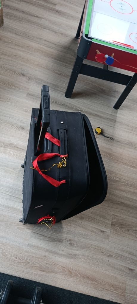 Walizka duża z kołami sprawna w dobrym stanie .pojemna