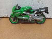 Model motocykl kawasaki ninja 1:18