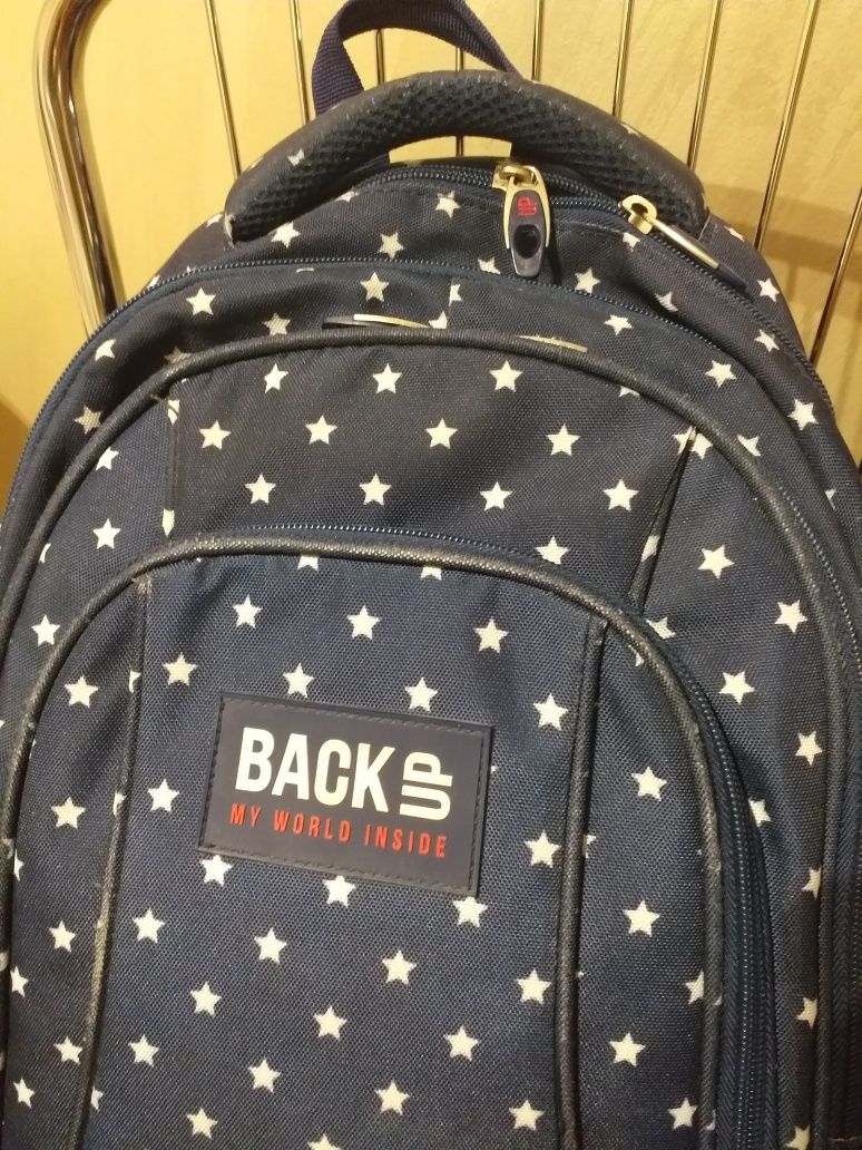 granatowy PLECAK do szkoły, bardzo pojemny, firmy BackUp