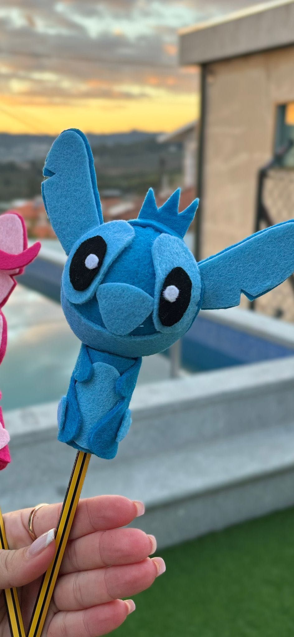 “Stitch” azul para colocar no lápis