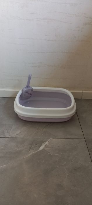 Kuweta dla kota z łopatką