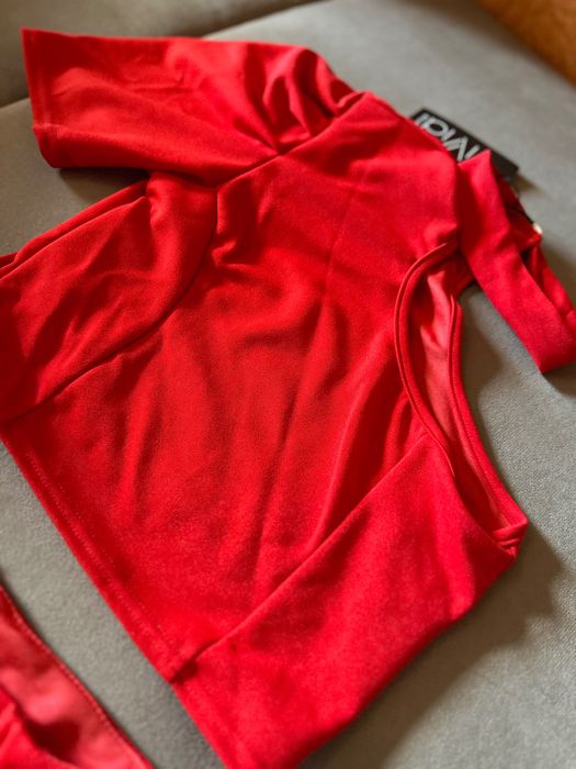 Костюм червоного кольору М
