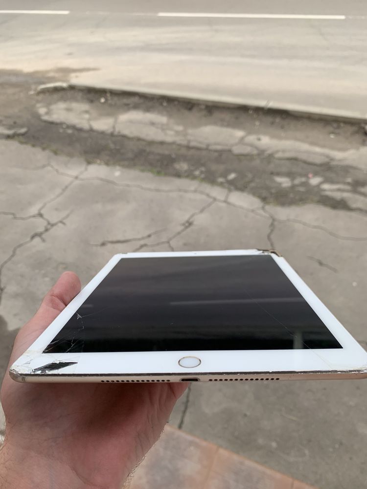 Планшет iPad Air 2 Wi-Fi + Cellular 16гб