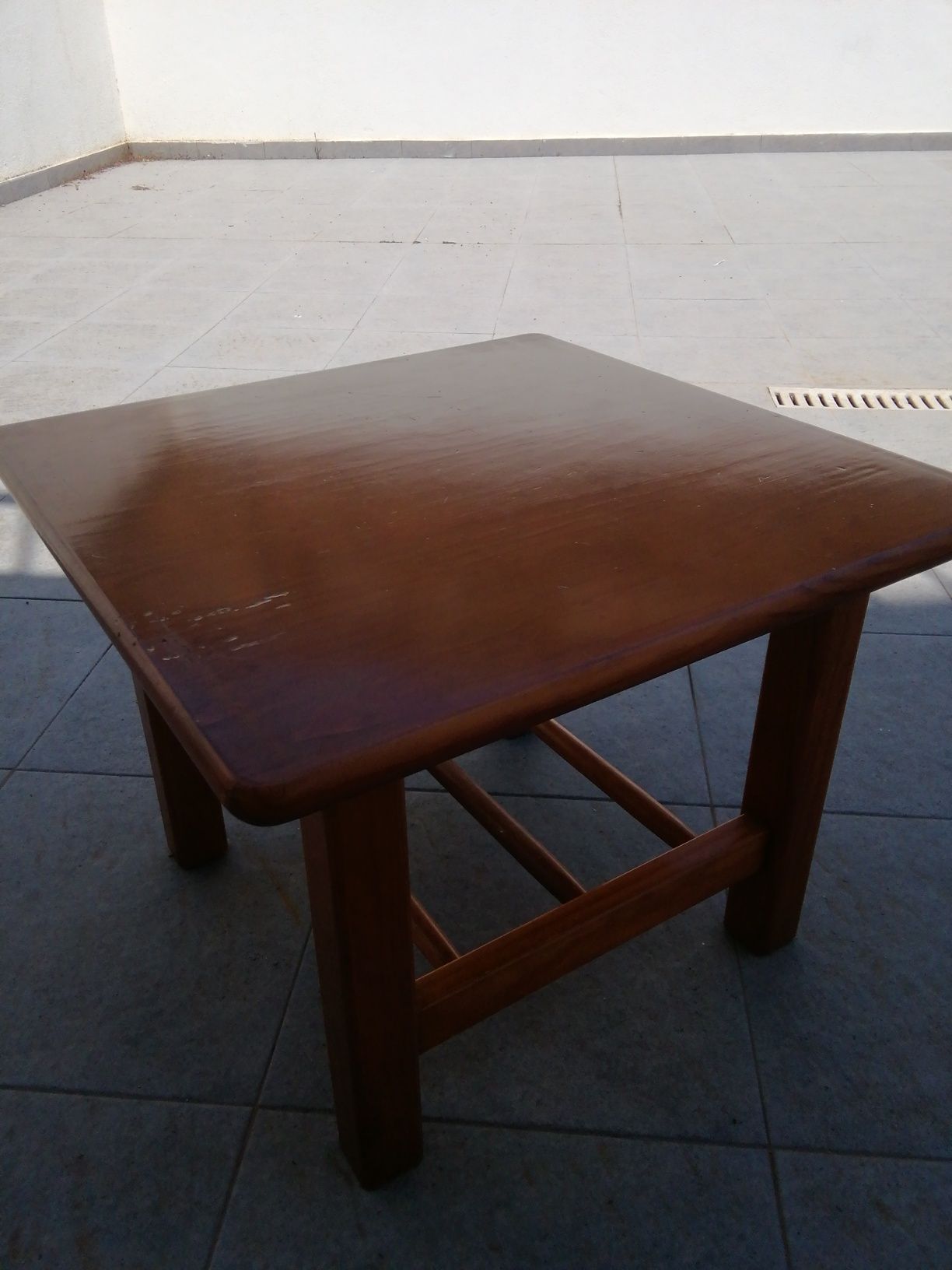 Mesa de apoio pinho escurecido