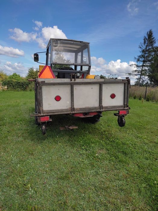 Skrzynia transportowa ciągnik