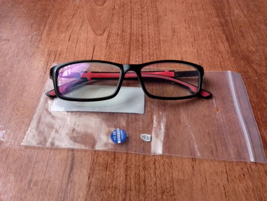 Очки для чтения +2.50, очки солнцезащитные
