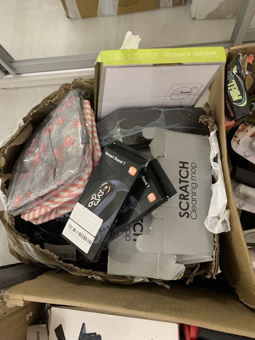 Лот електроніки та товарі для дому