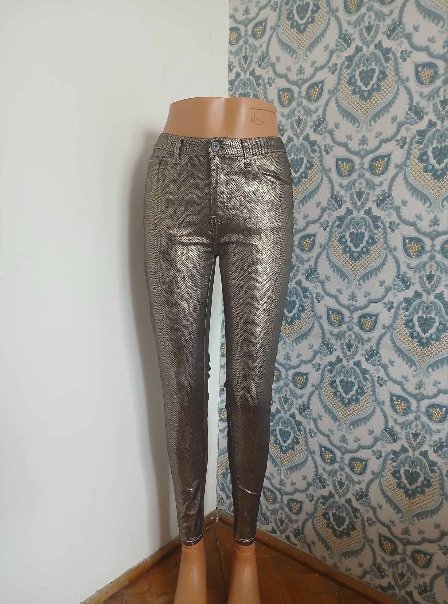 Spodnie skinny, motyw węża, łuski. Rozmiar S/36.