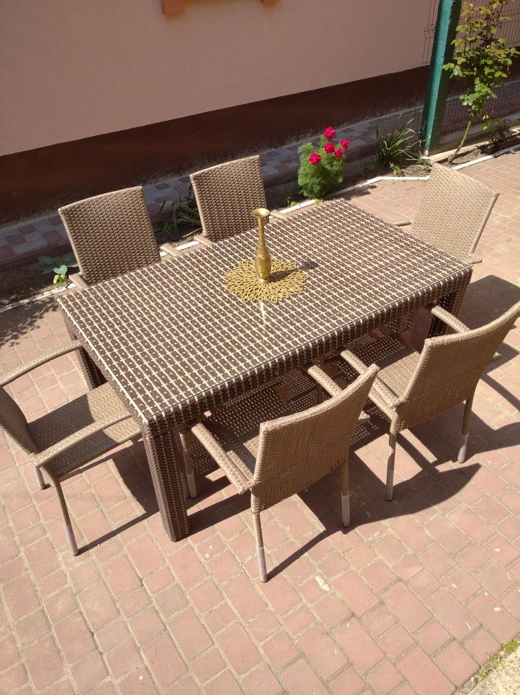 Вуличний садовий комплект з ротангу.  Набір стіл та стільці. Меблі