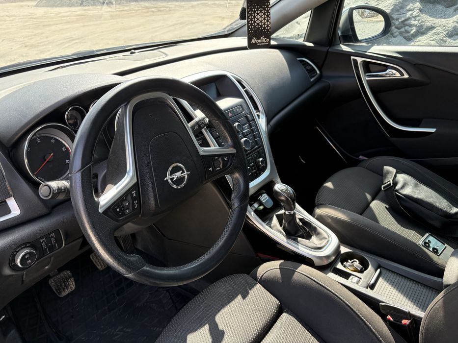 Продам Opel Astra j 1.7cdti