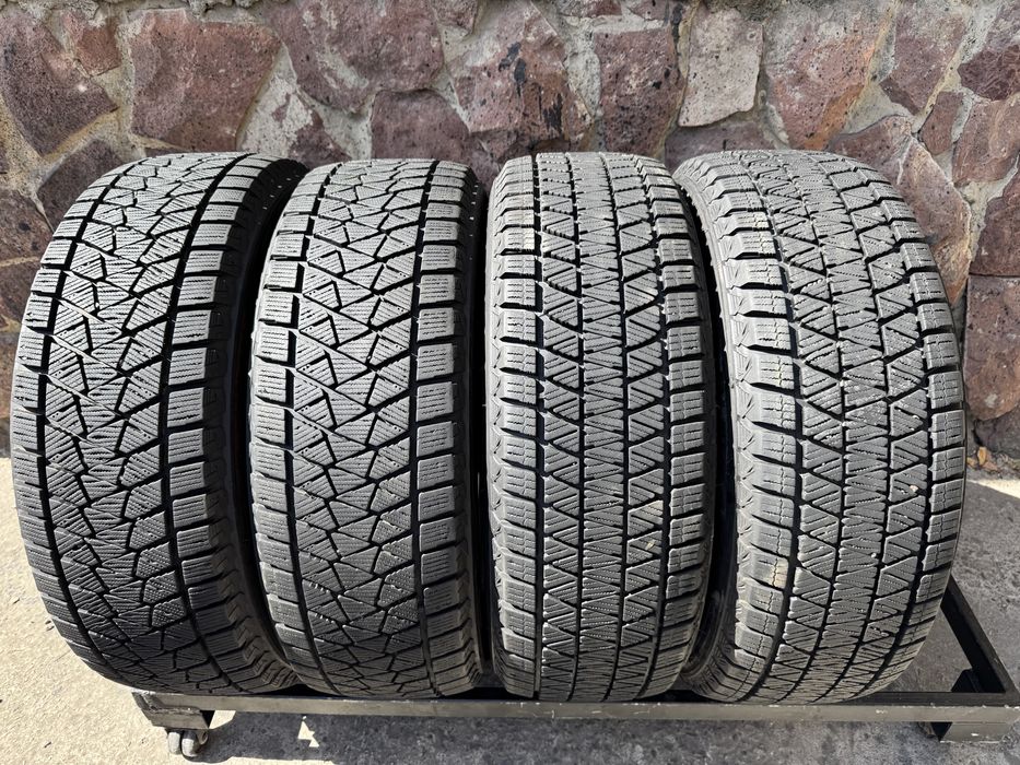 215/60R17 Bridgestone Blizzak DM-V2 і DM-V3 4шт