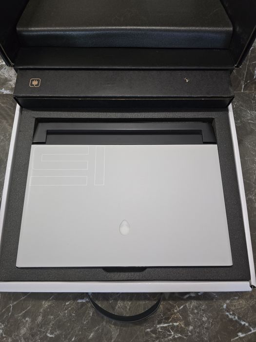 Dell Alienware M15 R3 - i7-10750H 2.6GHz RTX 2060