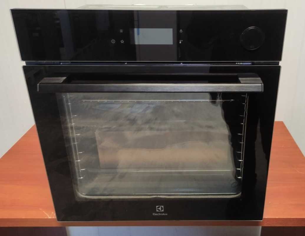 Piekarnik parowy Electrolux EOC8P39WZ Termoobieg Czarny OUTLET 28CG24