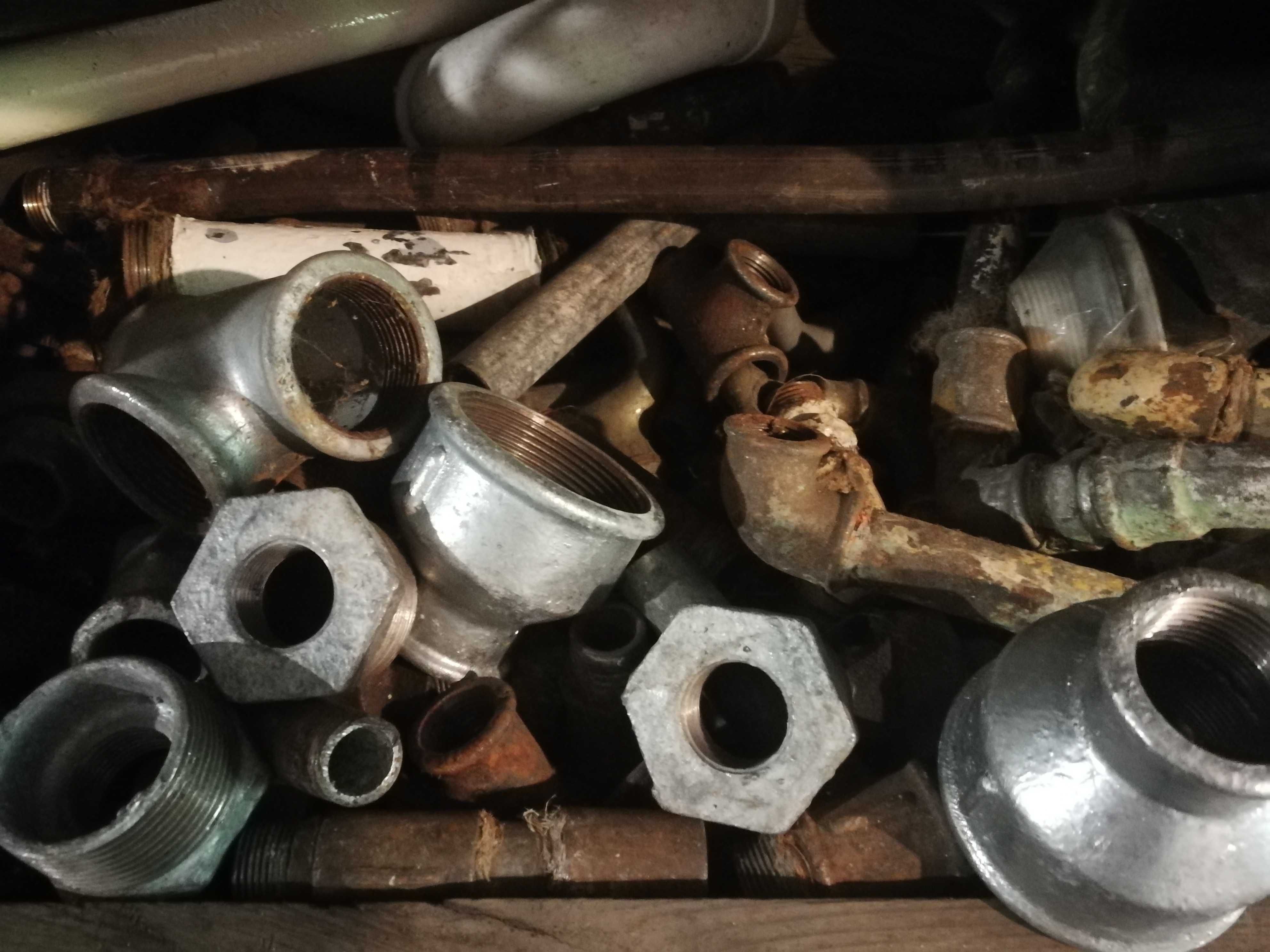 Kształtki hydrauliczne metalowe ocynkowane jak na zdjęciach