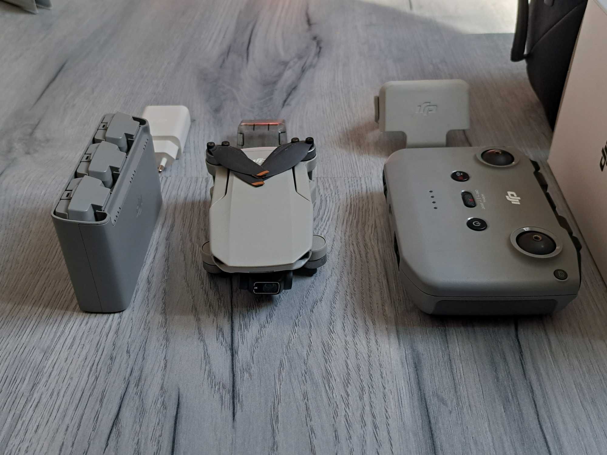 Dron DJI Mini 2 Fly More Combo