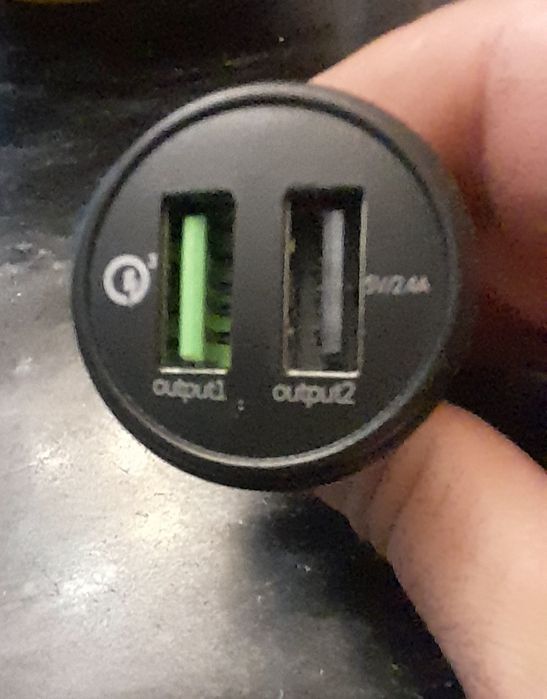 Carregador universal de isqueiro para telemóveis