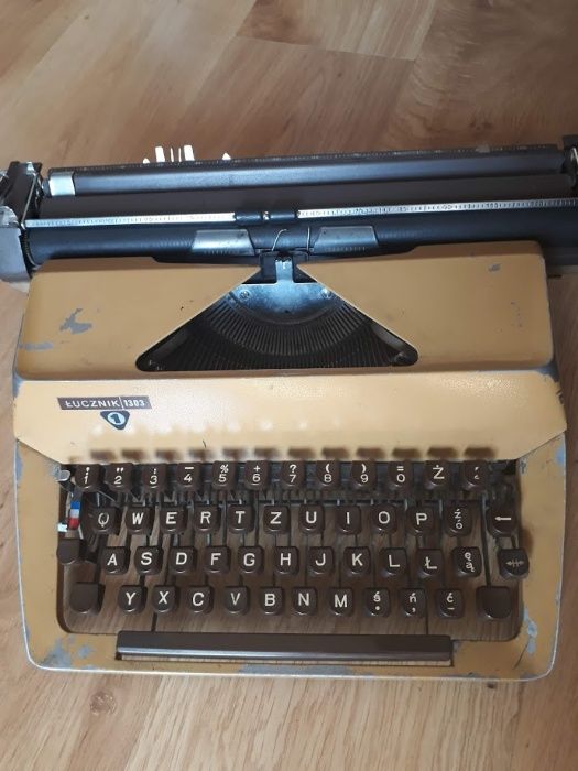 Maszyna do pisania Łucznik 1303, perełki PRL+walizka