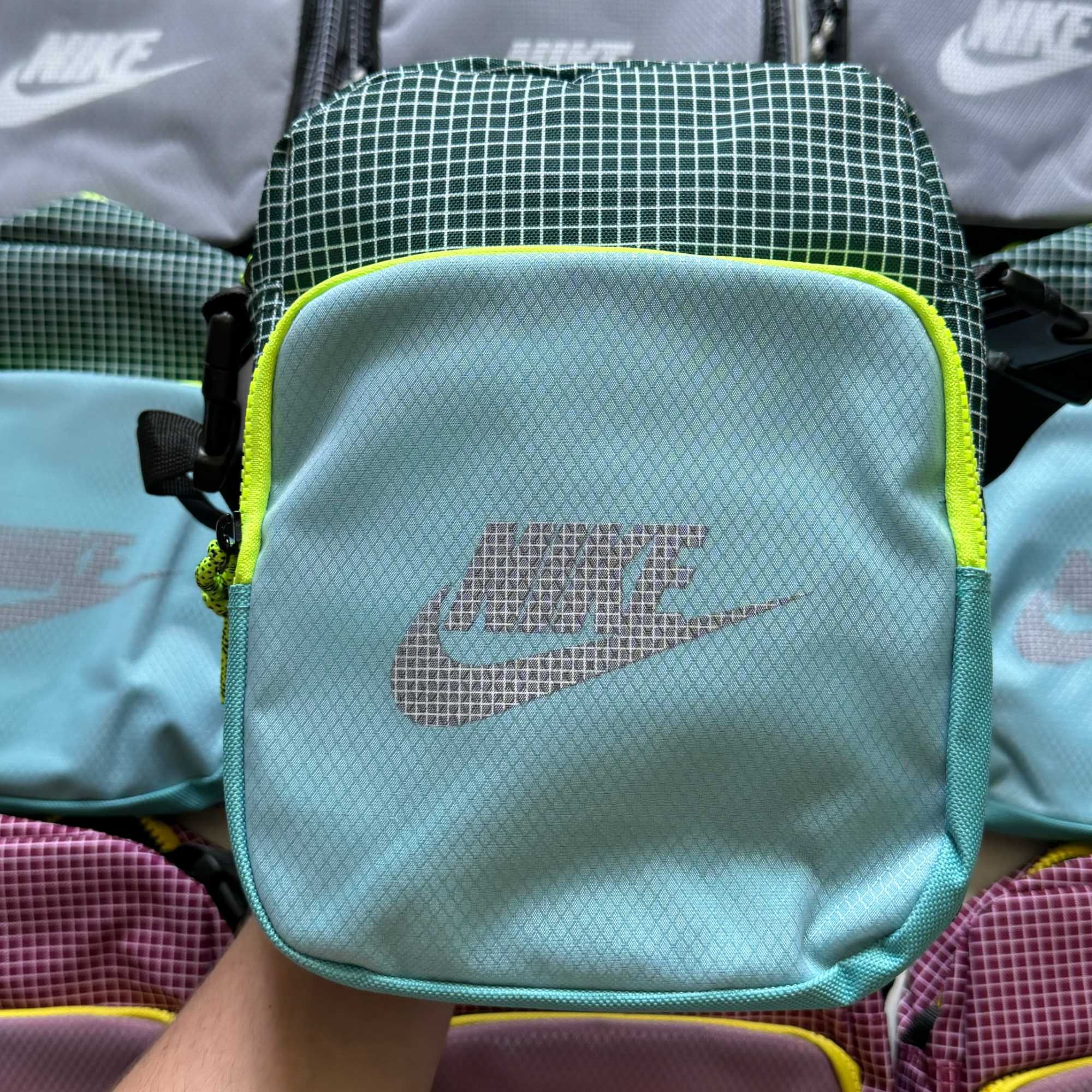 Сумка через плече Nike Heritage (Чорний, Синій, Рожевий).