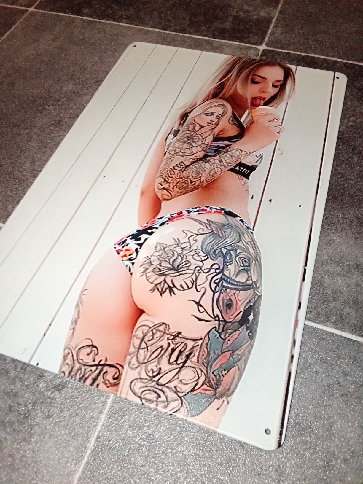 Grafika obraz plakat blacha akt kobiecy kobieta z tatuażem