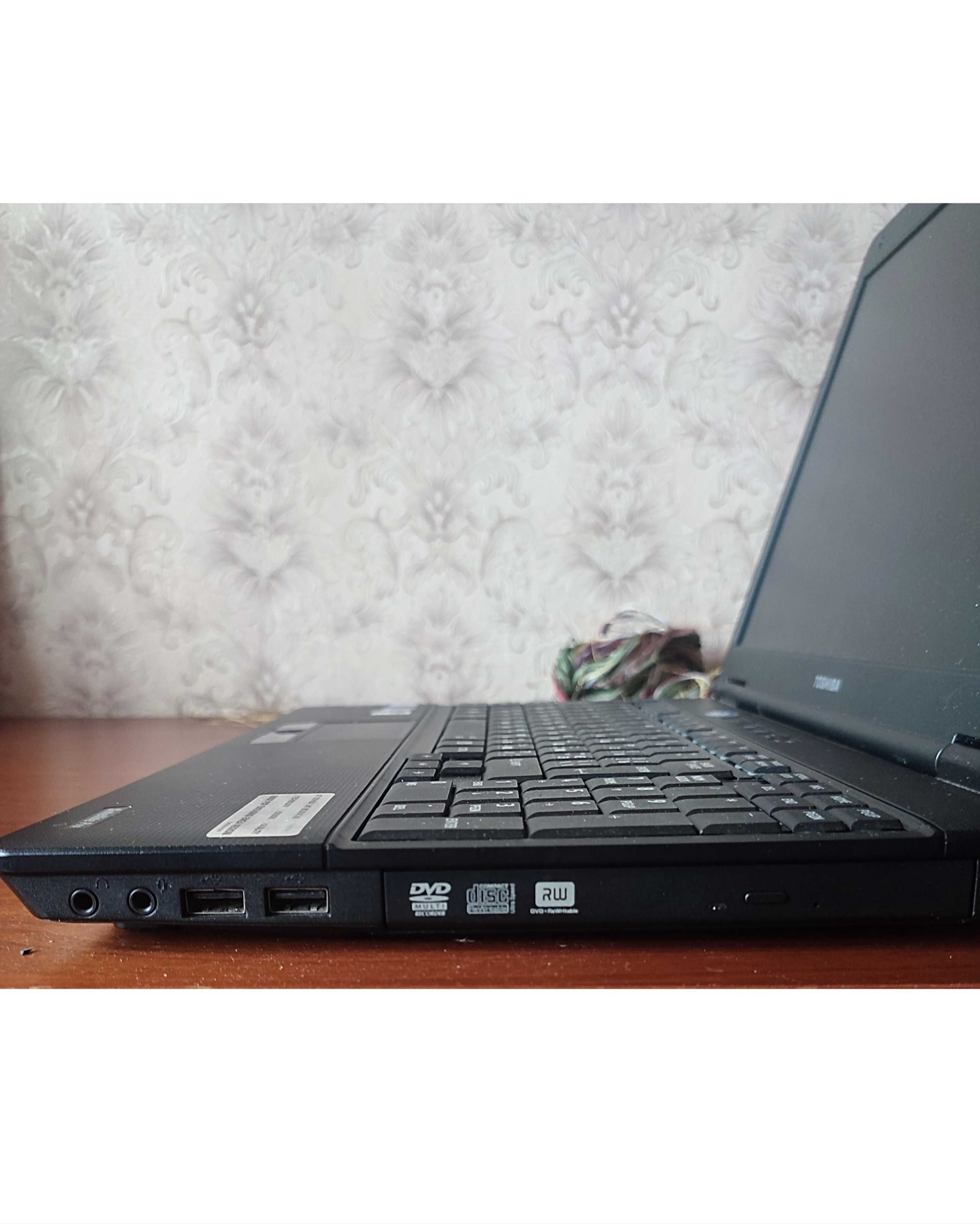 Toshiba ноутбук с мышкой