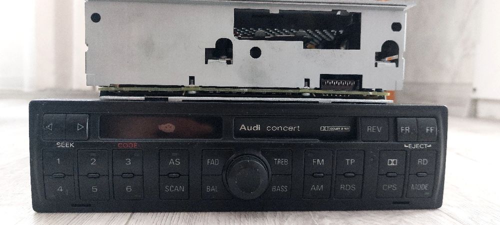 Магнітола   audi