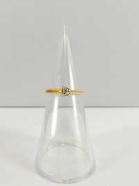 Złoty pierścionek z brylantem 585 0,05ct r.17 2,84g