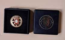Pin do Automóvel Clube de Portugal, com caixa.