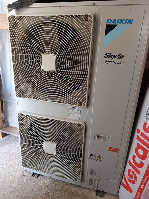Ar condicionado daikin Sky Air vendo ou troco por dois splits