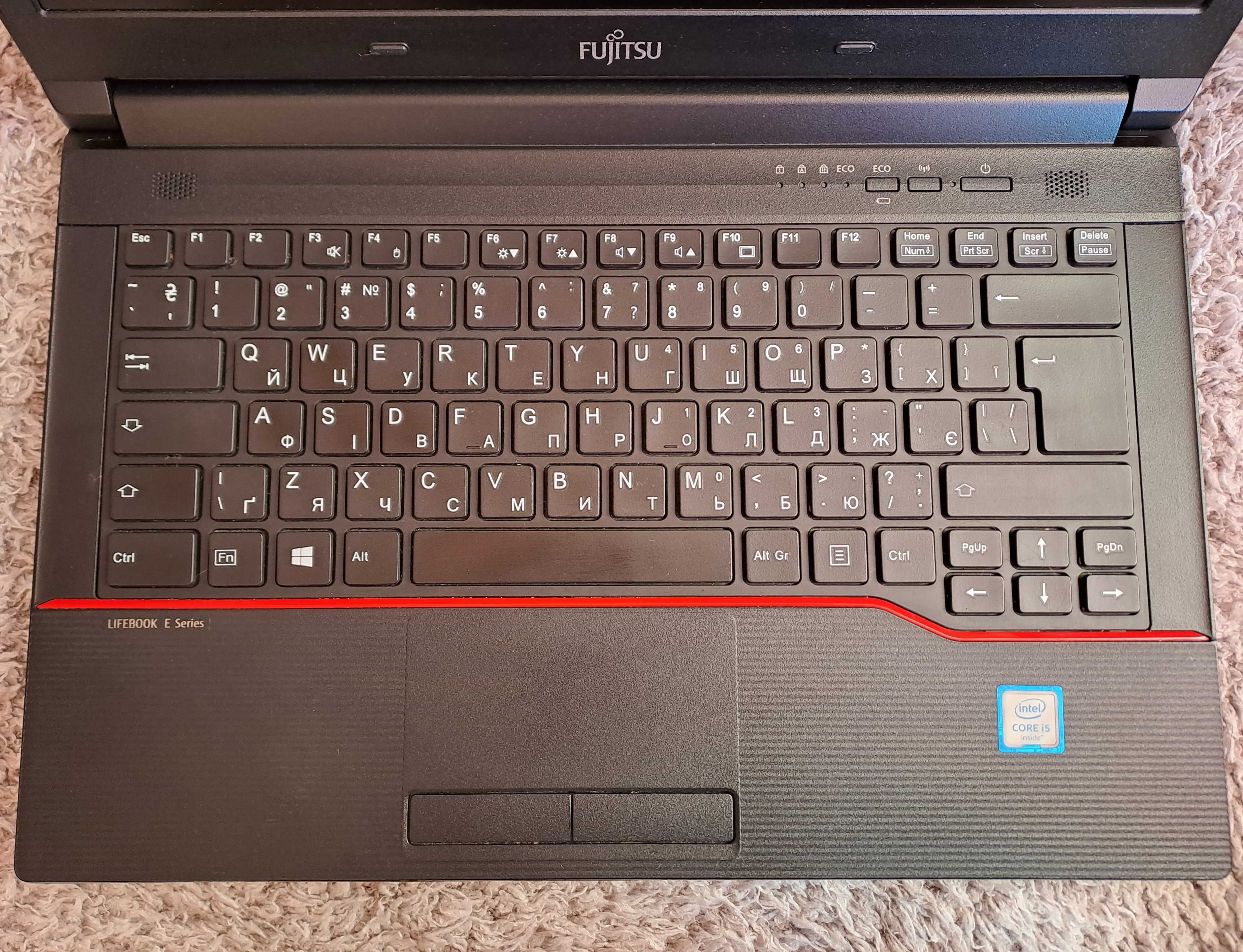 Ноутбук Fujitsu LIFEBOOK E546 i5-6200U/8 DDR4+SSD512