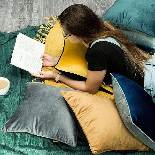 Poszewka 40x40 dekoracyjna na poduszkę WELWETOWA z lamówką MEL 2