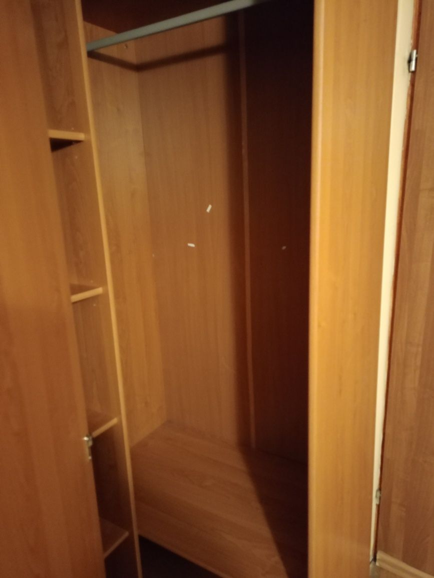 Sprzedam szafę narożną